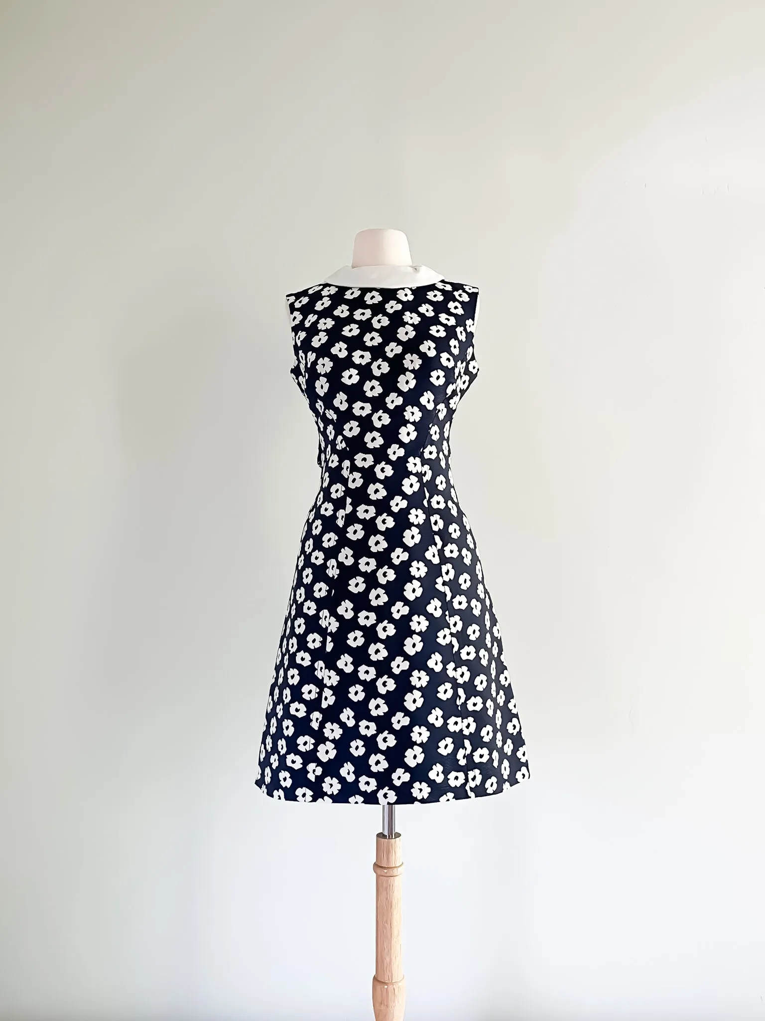 1960's MOD Rontirri Navy Blue and White Shift Dress / Sz M