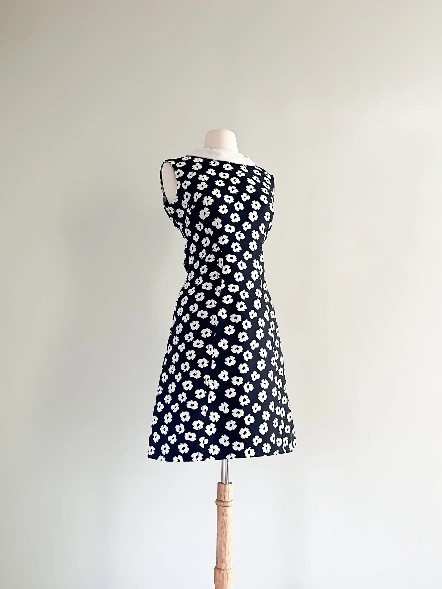 1960's MOD Rontirri Navy Blue and White Shift Dress / Sz M